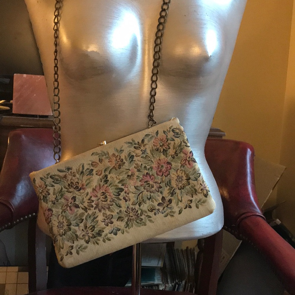 Vintage floral purse with chain strap.